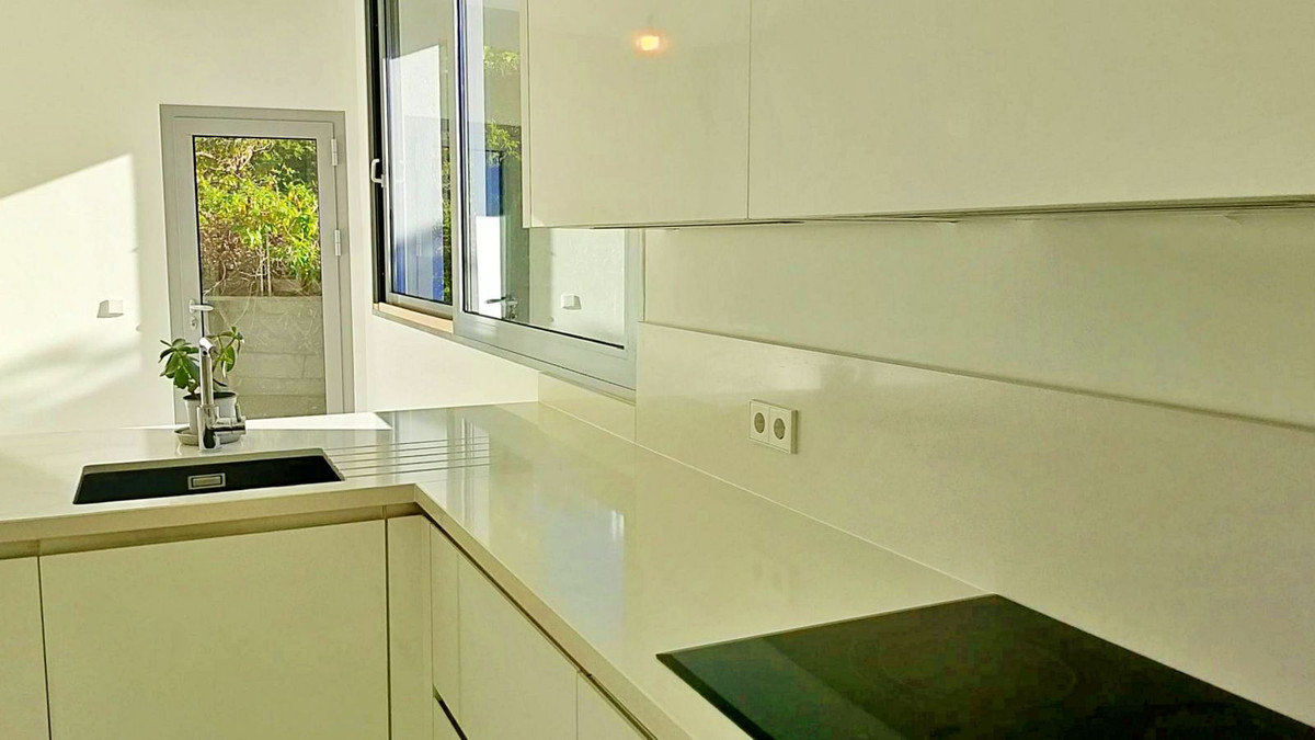 5 Bedroom Villa for Sale in Sierra Blanca — view 16