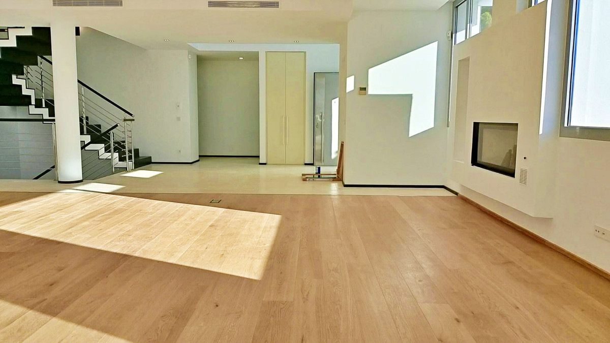 5 Bedroom Villa for Sale in Sierra Blanca — 3