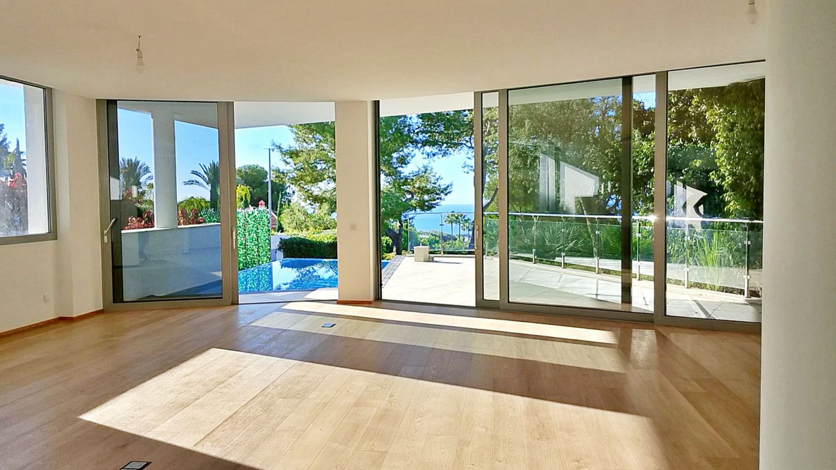 5 Bedroom Villa for Sale in Sierra Blanca — 4