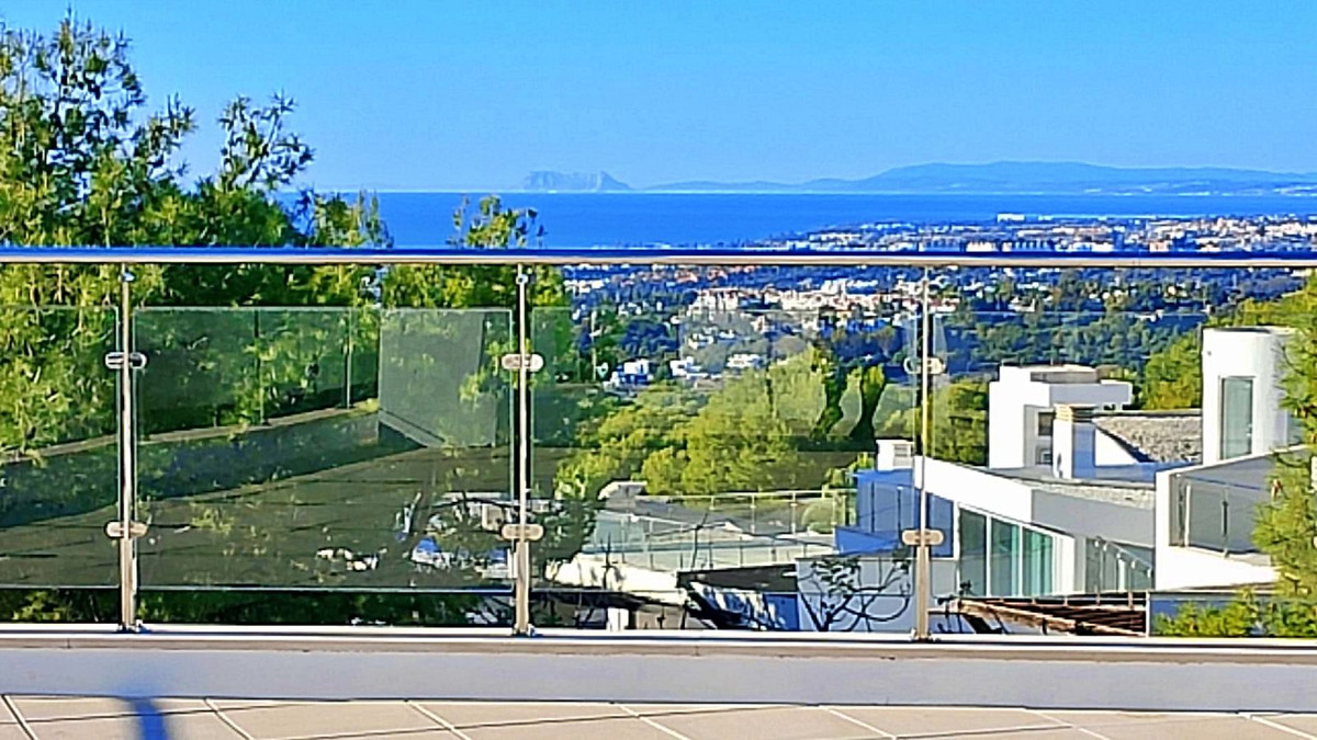 5 Bedroom Villa for Sale in Sierra Blanca — 5