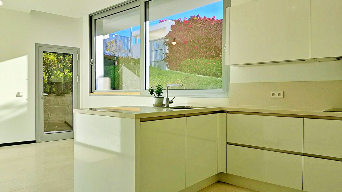5 Bedroom Villa for Sale in Sierra Blanca — 6