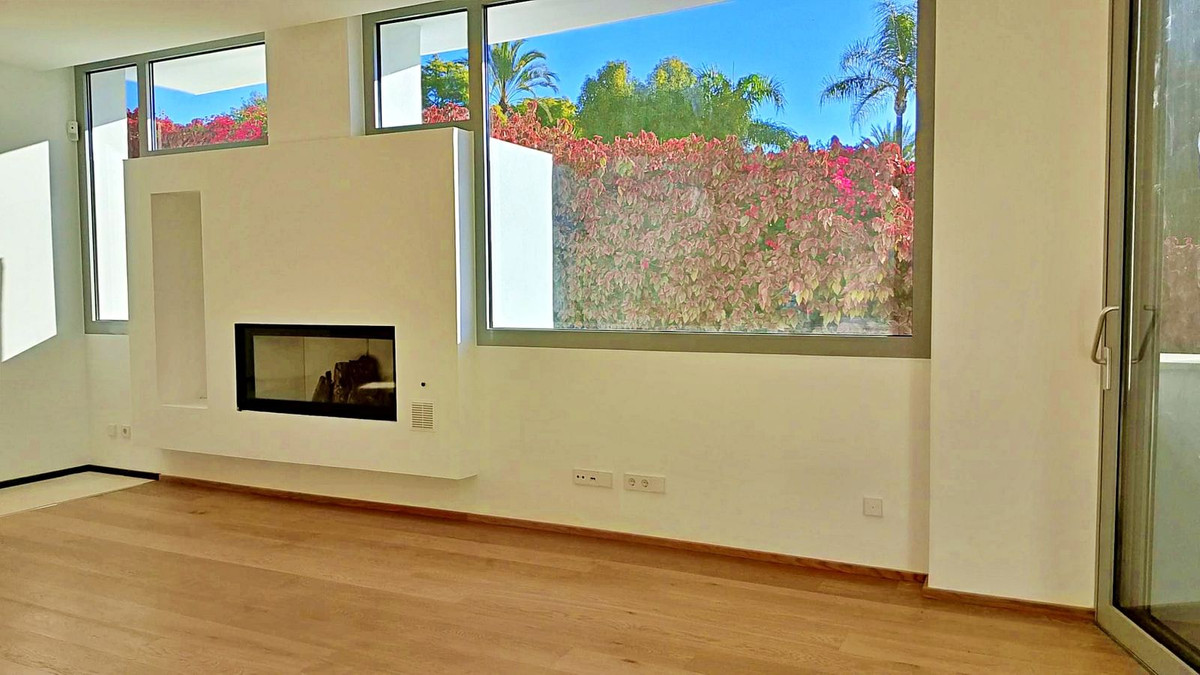 5 Bedroom Villa for Sale in Sierra Blanca — 8