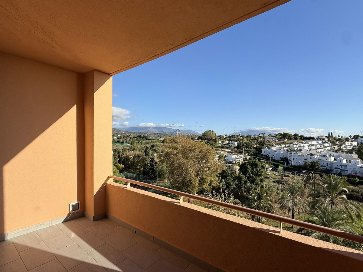 3 Bedroom Apartment for Sale in Estepona — 2