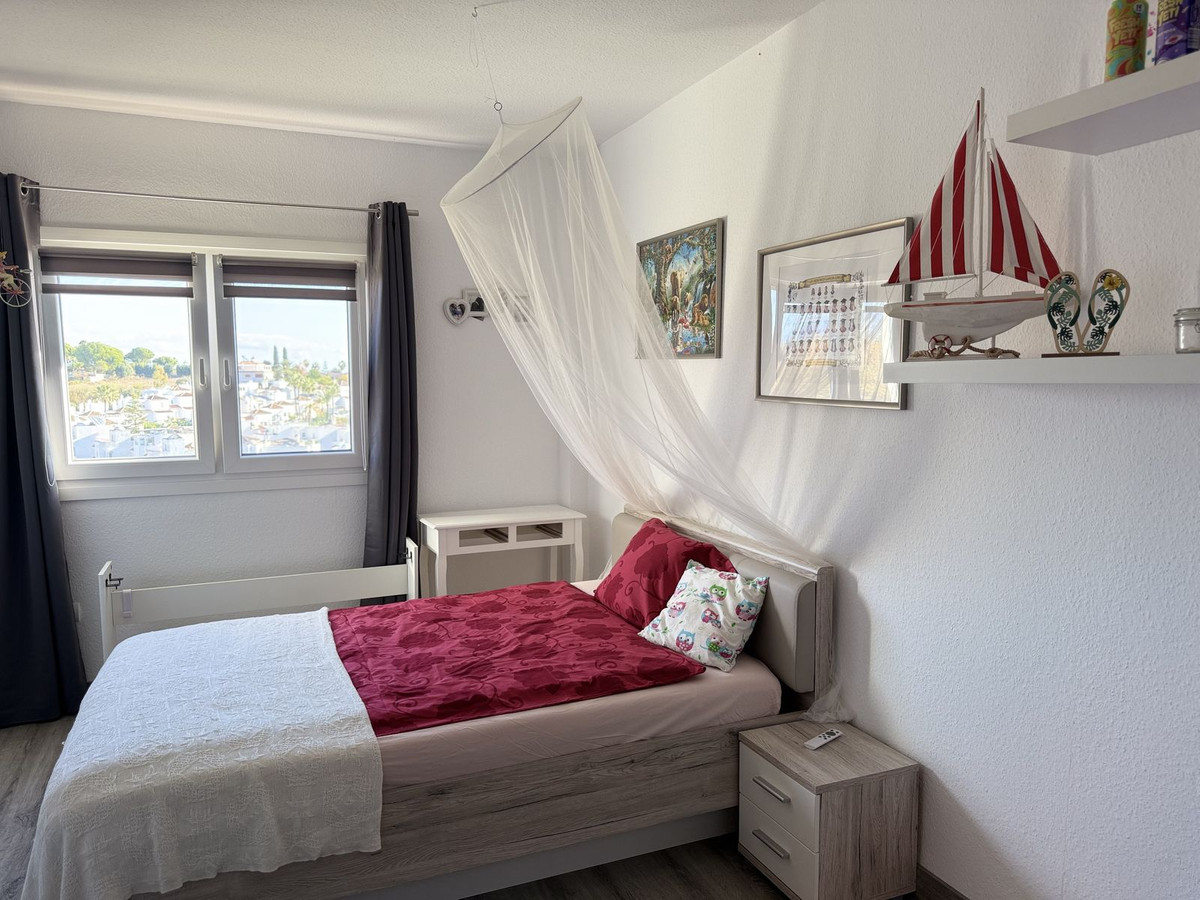 3 Bedroom Apartment for Sale in Estepona — 7