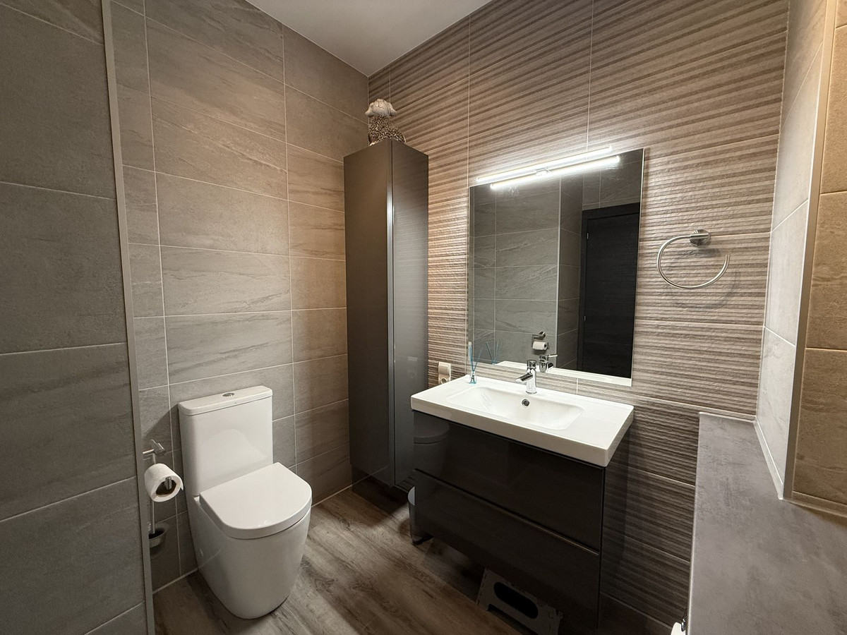 3 Bedroom Apartment for Sale in Estepona — 9