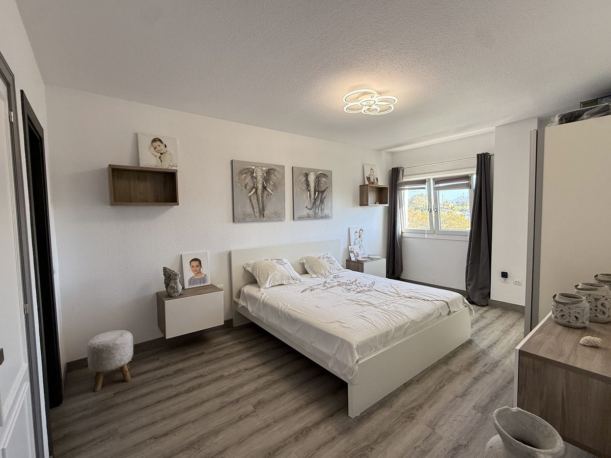 3 Bedroom Apartment for Sale in Estepona — view 10