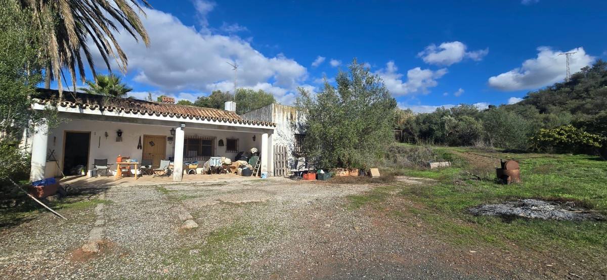 2 Bedroom Villa for Sale in Estepona