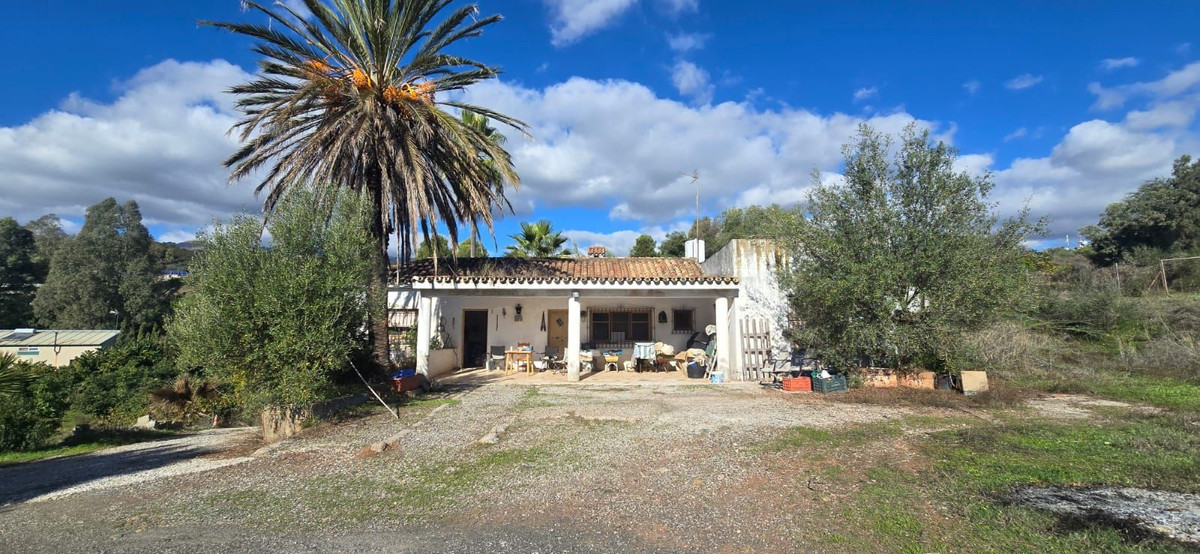 2 Bedroom Villa for Sale in Estepona — 9