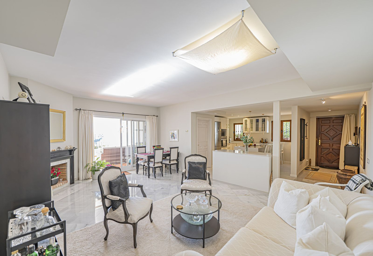 2 Bedroom Apartment for Sale in Benahavís — 9