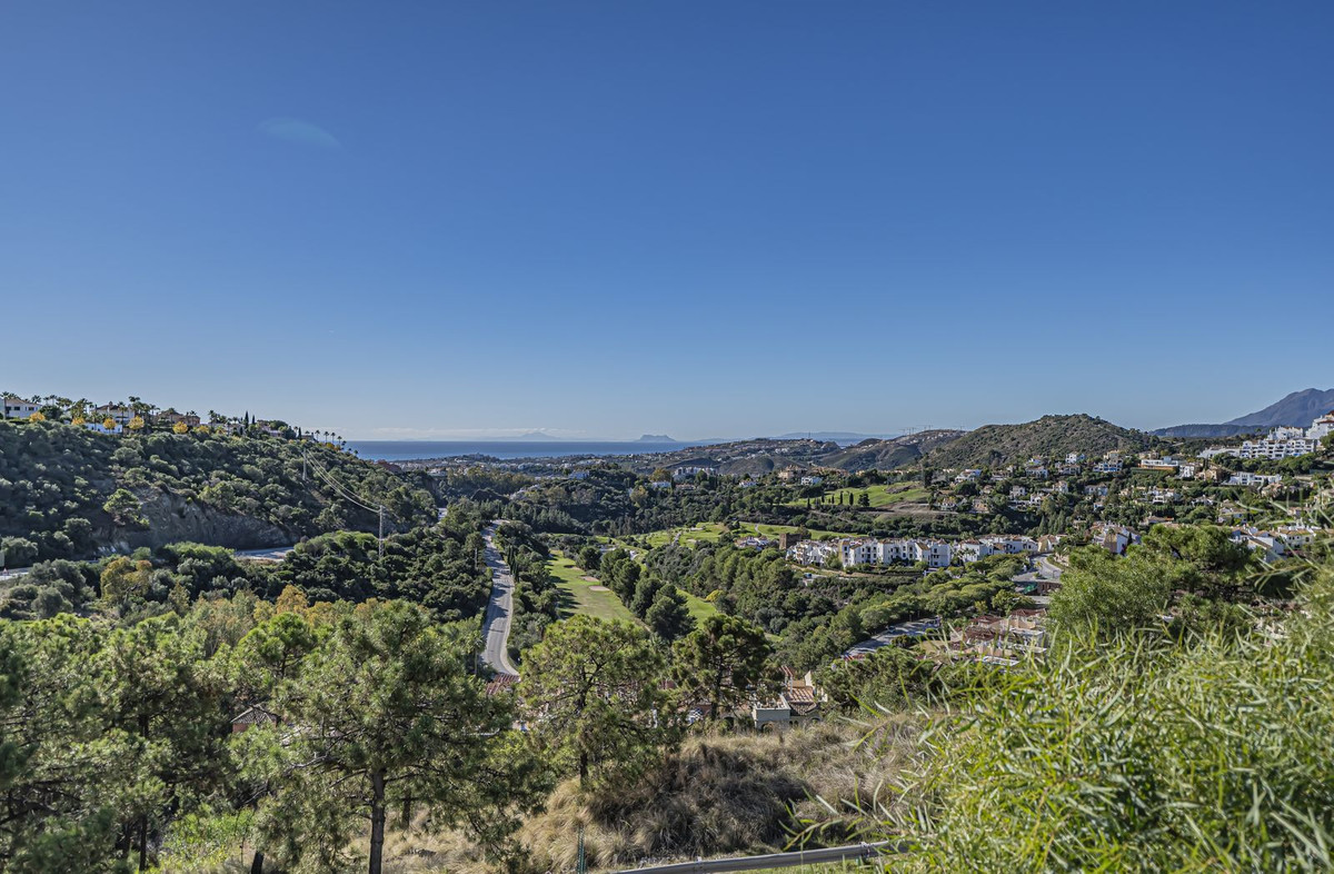 2 Bedroom Apartment for Sale in Benahavís — view 10