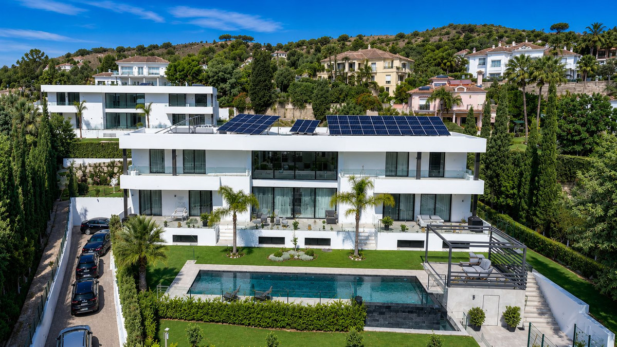 5 Bedroom Villa for Sale in El Paraiso