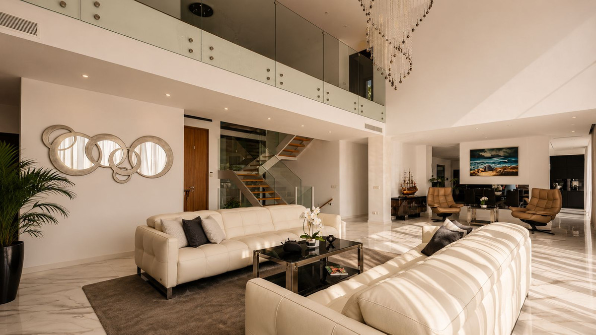 5 Bedroom Villa for Sale in El Paraiso — 5