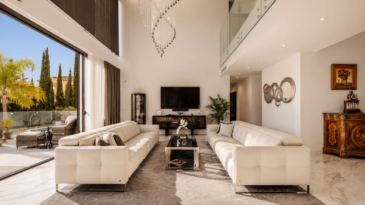 5 Bedroom Villa for Sale in El Paraiso — 6