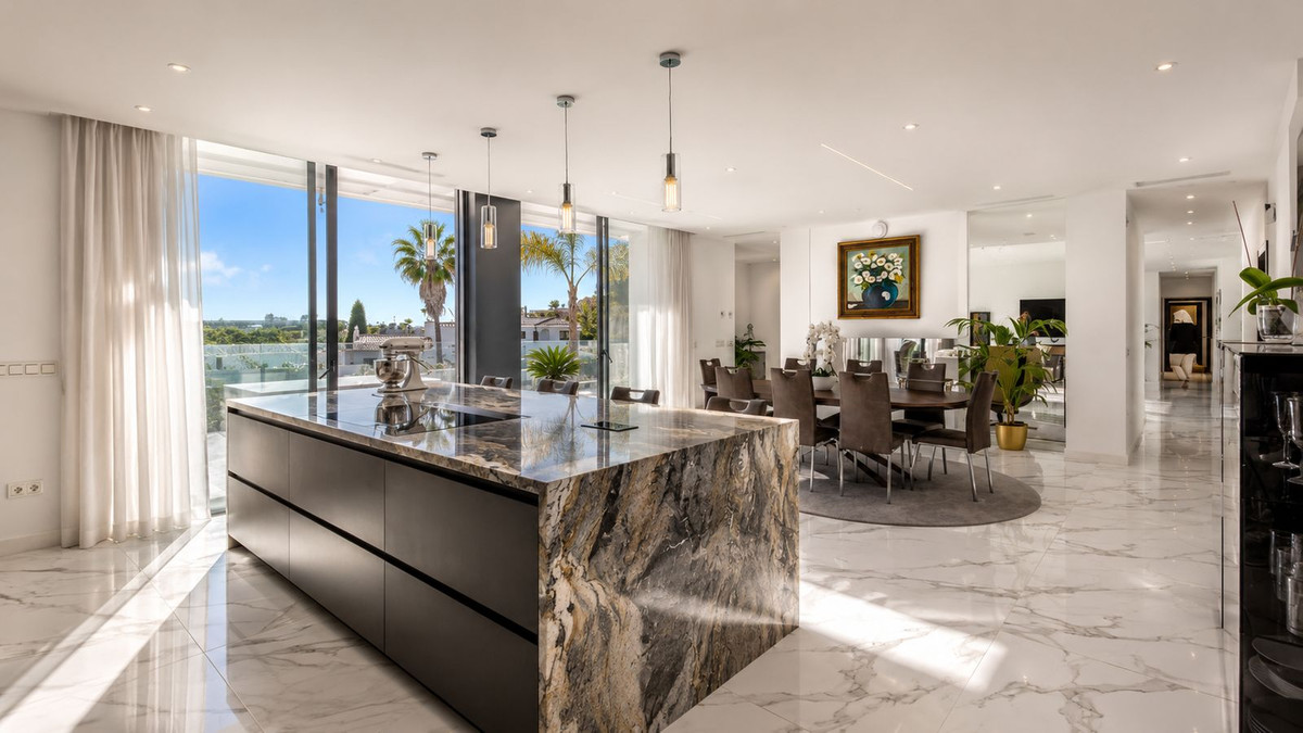 5 Bedroom Villa for Sale in El Paraiso — 8