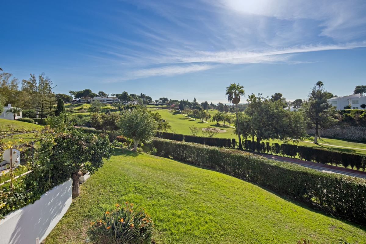 4 Bedroom Villa for Sale in Nueva Andalucía — 2