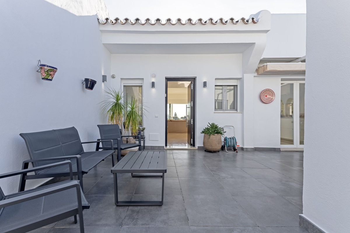 4 Bedroom Villa for Sale in Nueva Andalucía — 4