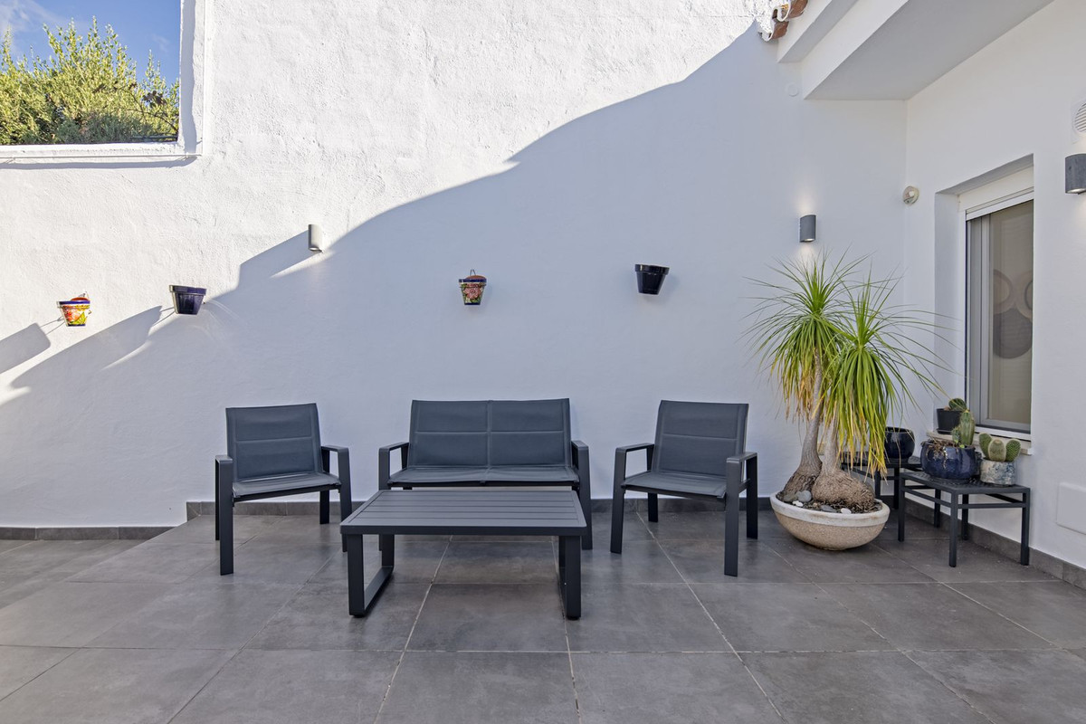4 Bedroom Villa for Sale in Nueva Andalucía — 5