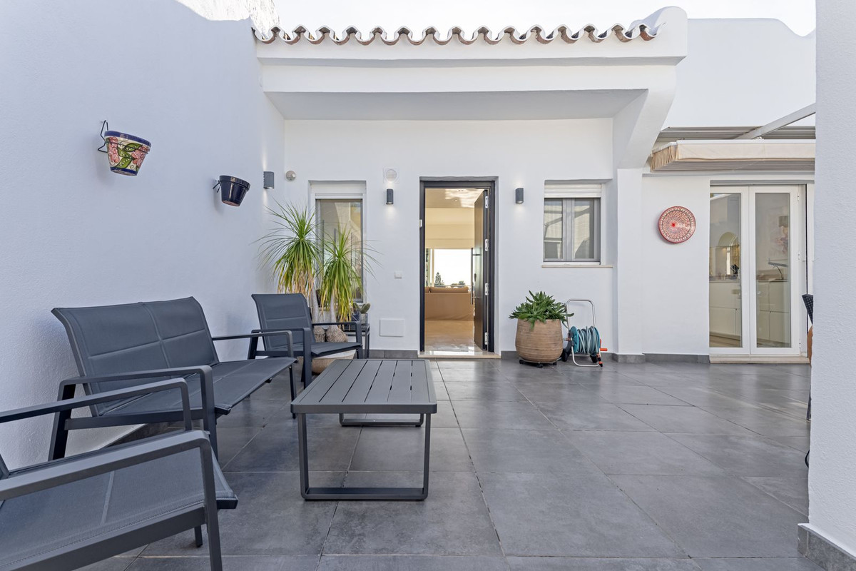 4 Bedroom Villa for Sale in Nueva Andalucía — 6