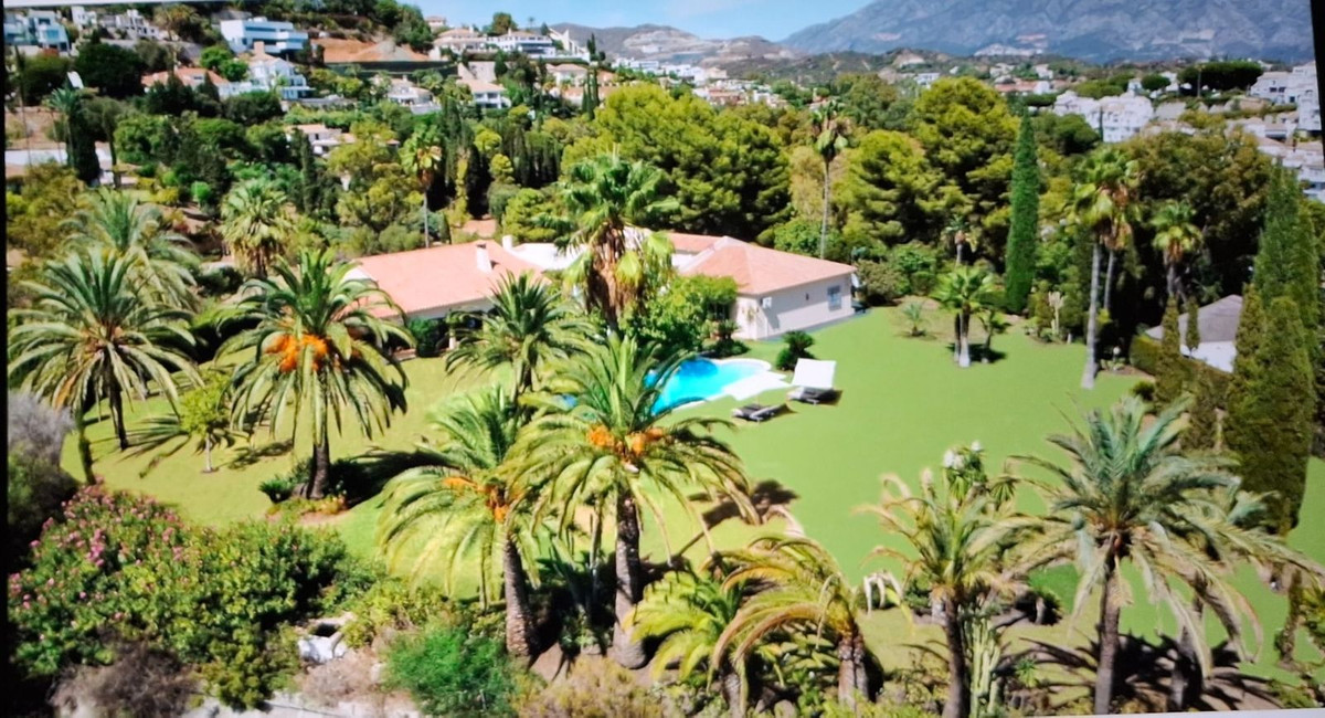 4 Bedroom Villa for Sale in Benahavís