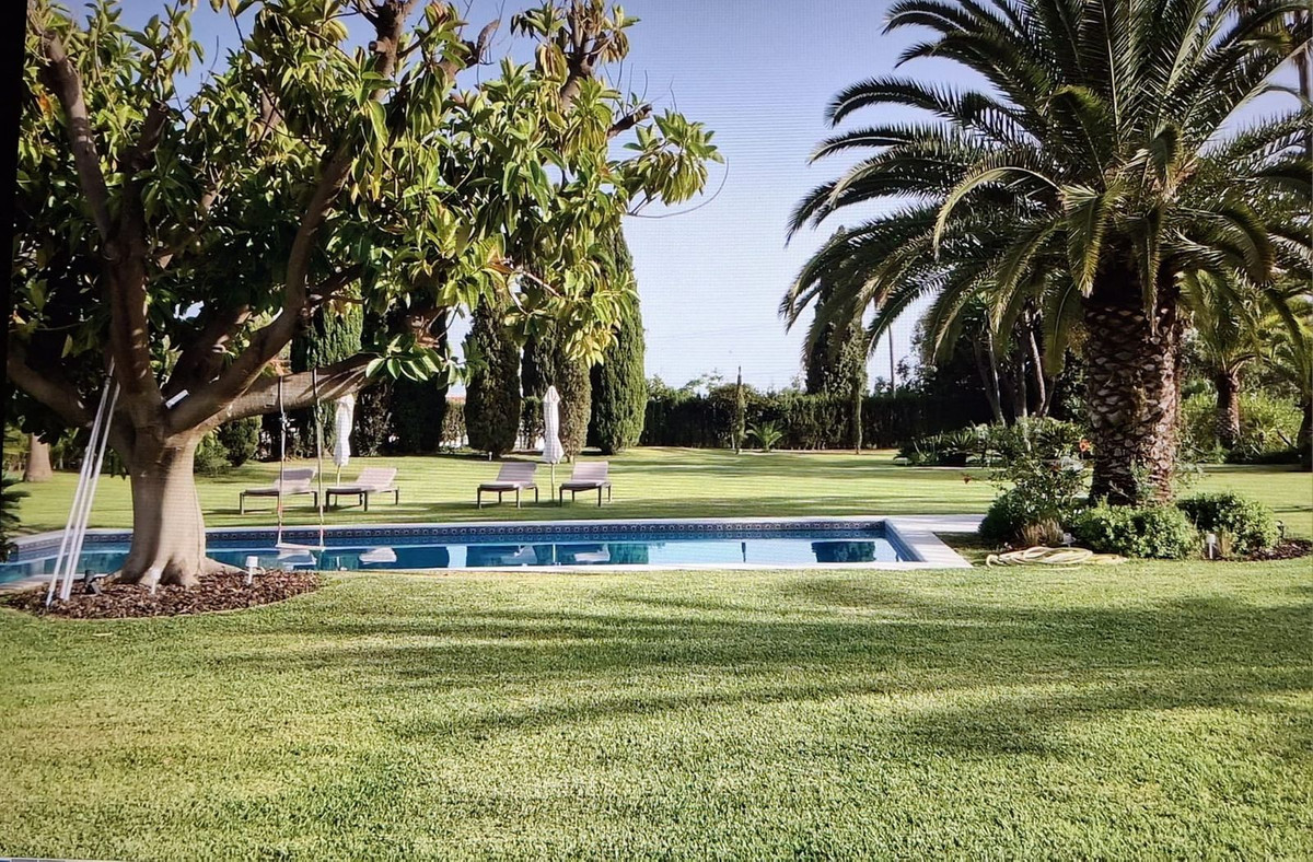 4 Bedroom Villa for Sale in Benahavís — 3
