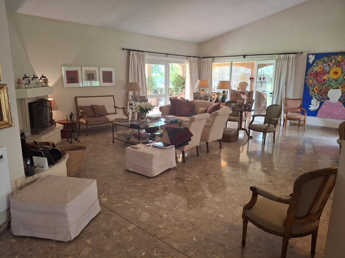 4 Bedroom Villa for Sale in Benahavís — 5