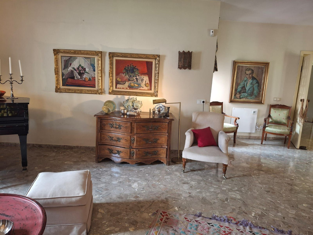 4 Bedroom Villa for Sale in Benahavís — 6