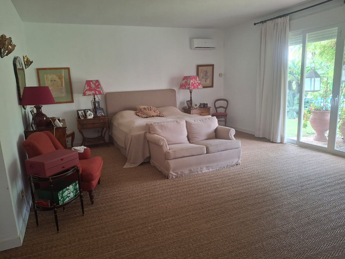 4 Bedroom Villa for Sale in Benahavís — 7