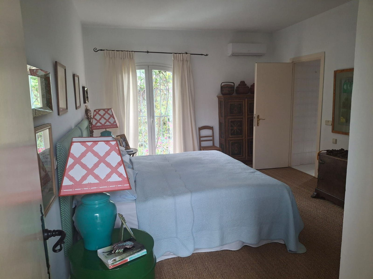 4 Bedroom Villa for Sale in Benahavís — 8