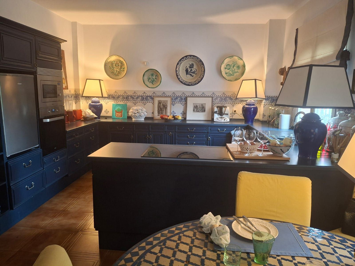 4 Bedroom Villa for Sale in Benahavís — 9