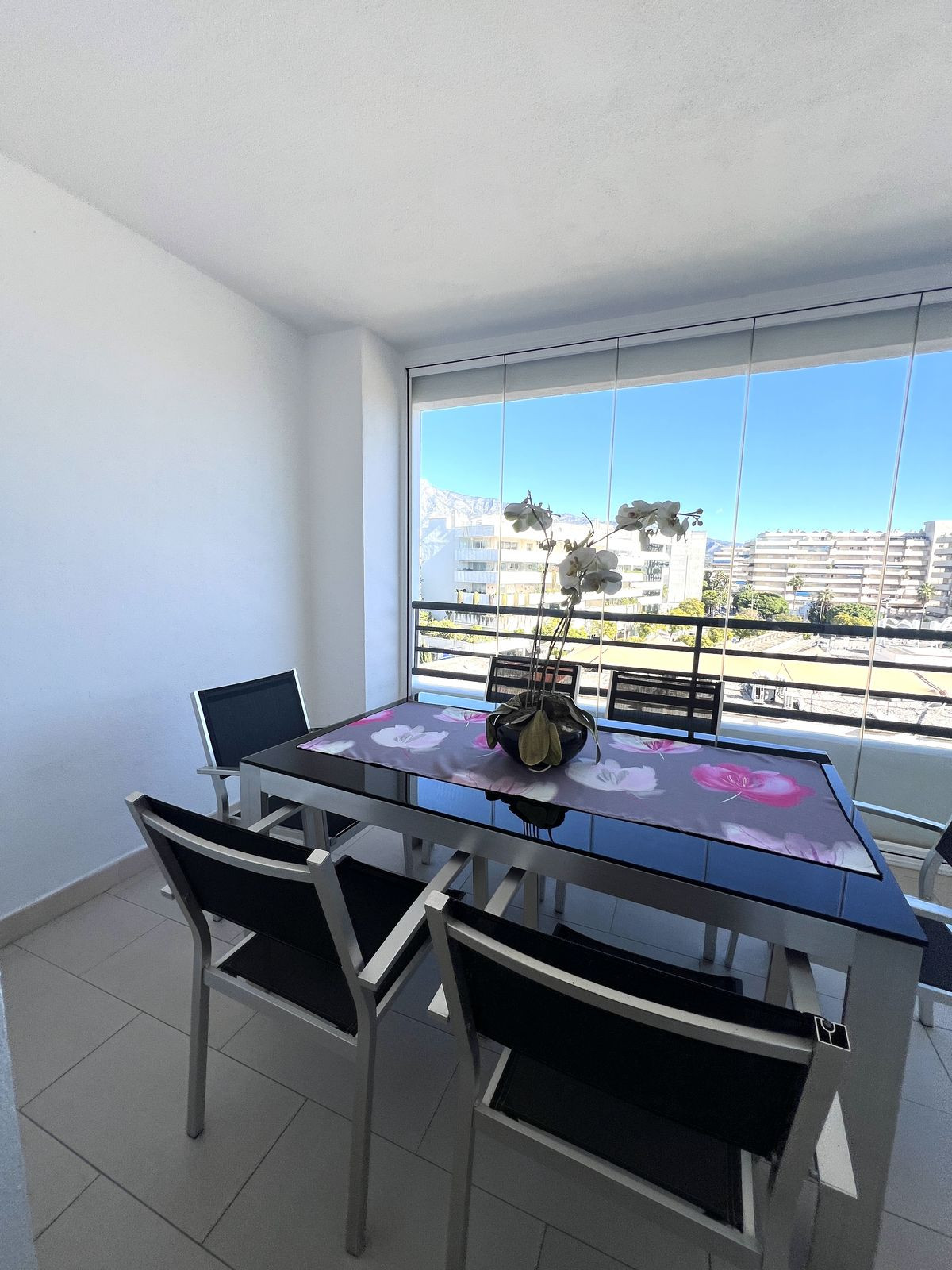 2 Bedroom Apartment for Sale in Puerto Banús — 5