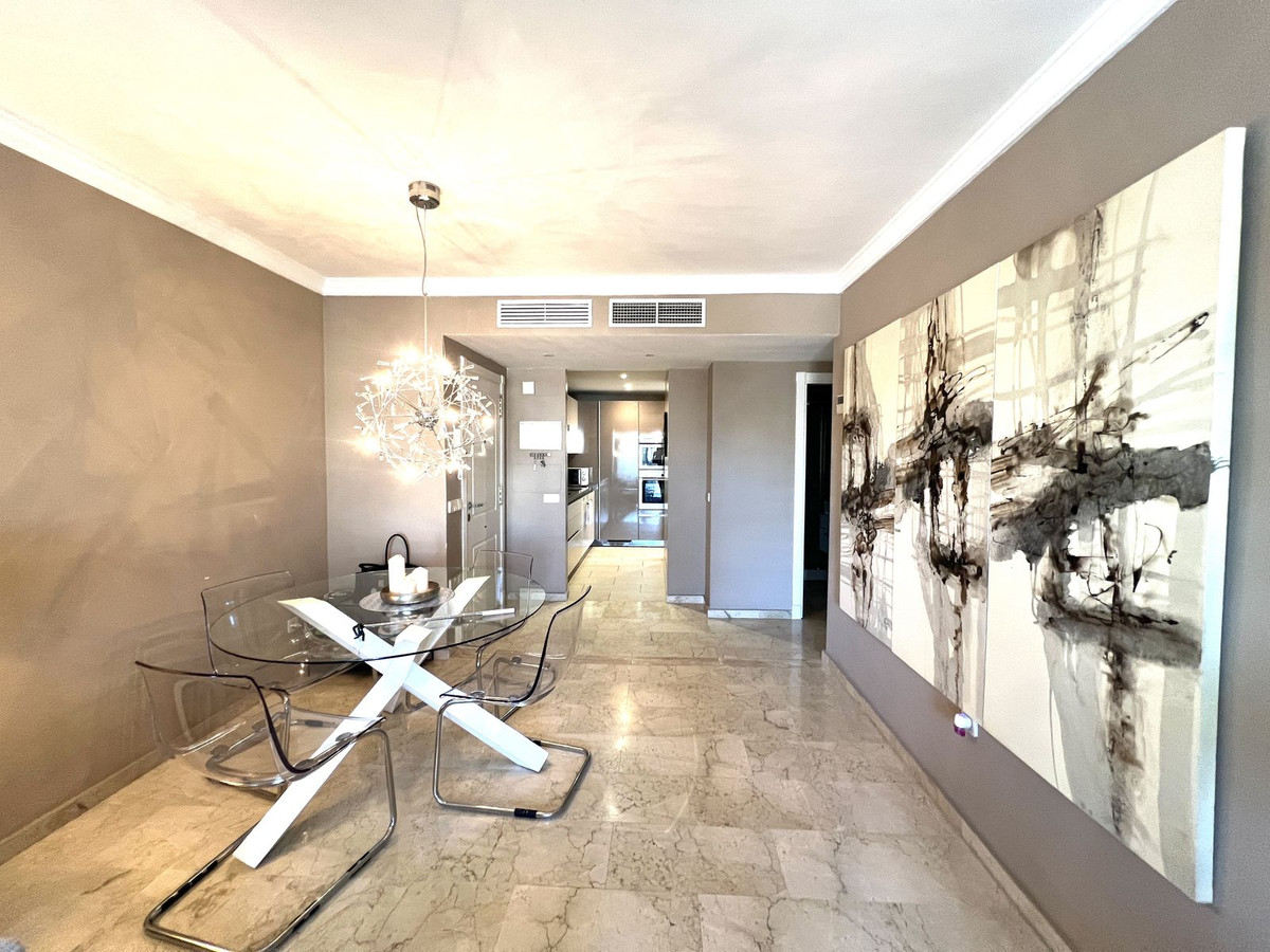 2 Bedroom Apartment for Sale in Puerto Banús — 9