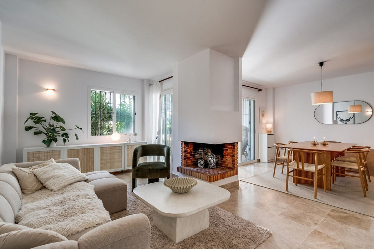 4 Bedroom Villa for Sale in Nueva Andalucía