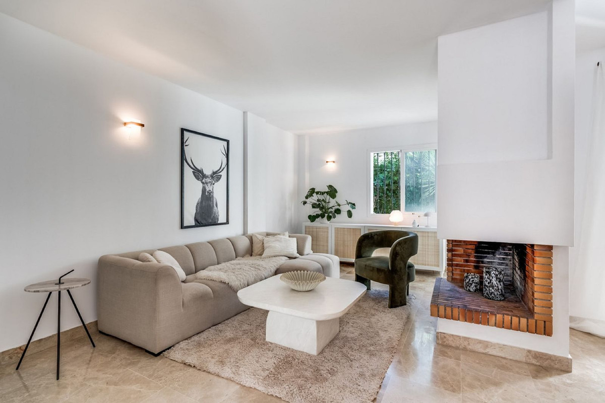 4 Bedroom Villa for Sale in Nueva Andalucía — 2