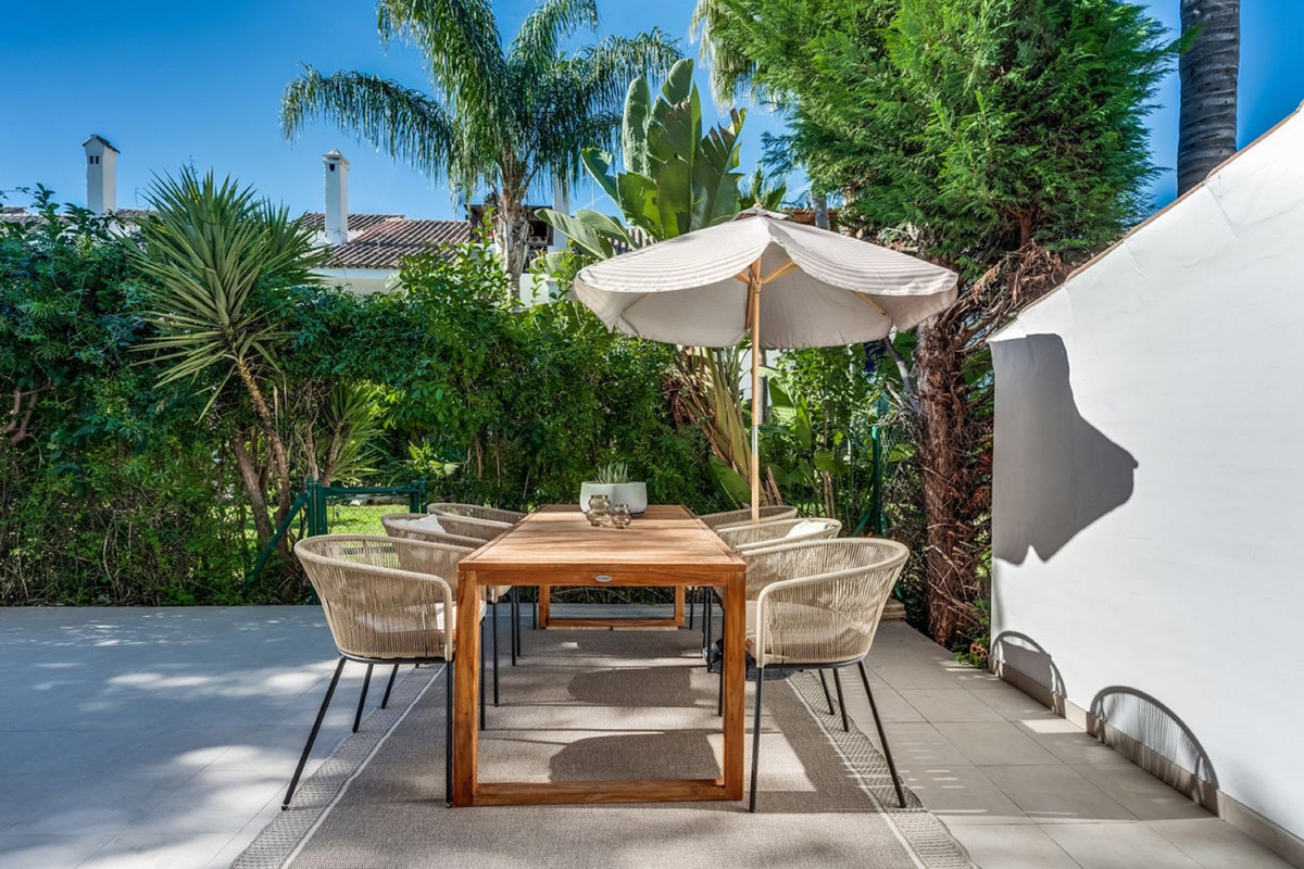 4 Bedroom Villa for Sale in Nueva Andalucía — 3