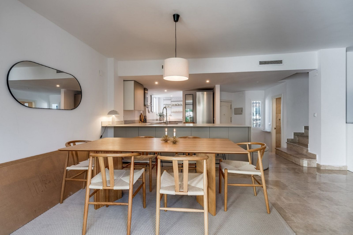 4 Bedroom Villa for Sale in Nueva Andalucía — 5