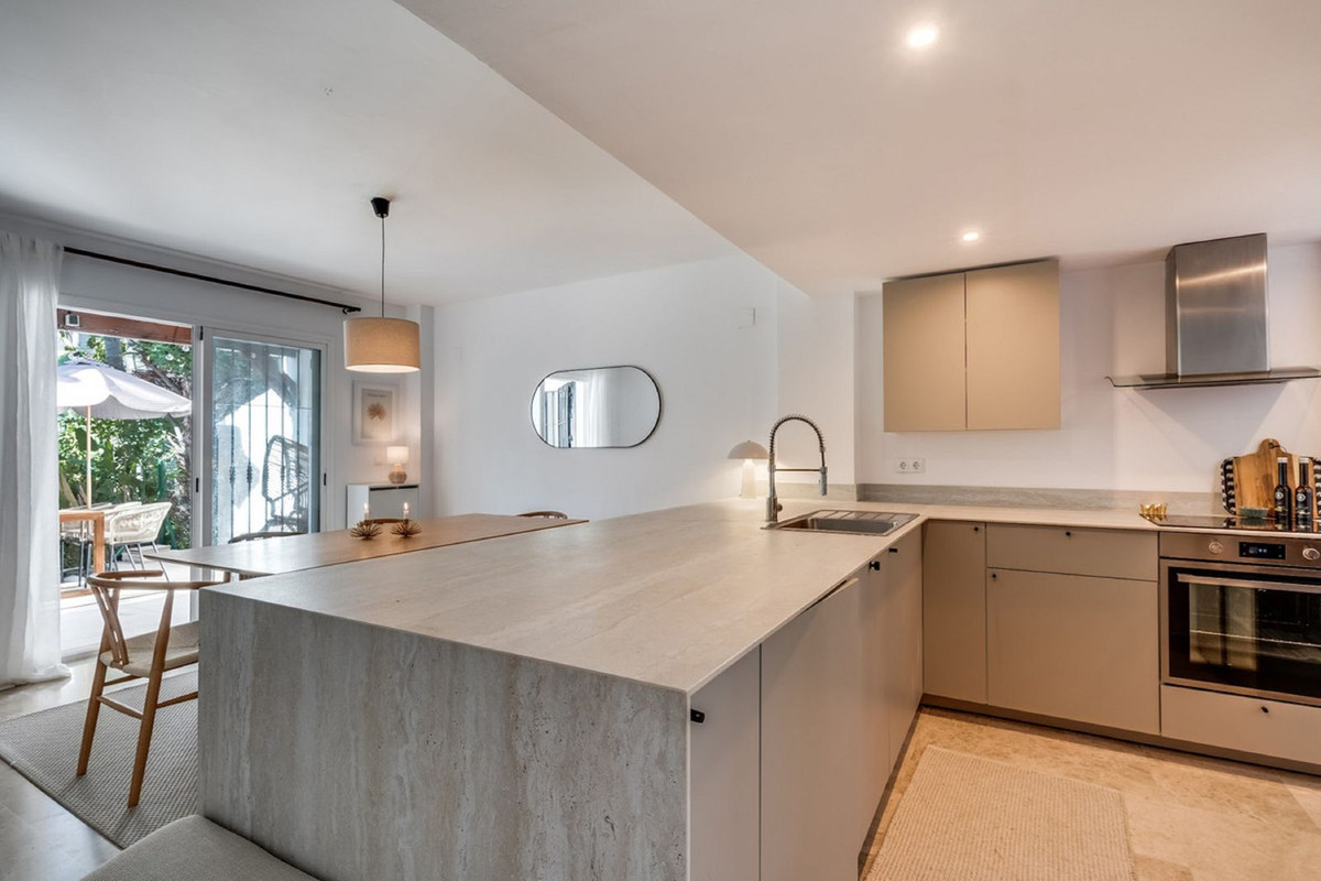 4 Bedroom Villa for Sale in Nueva Andalucía — 7