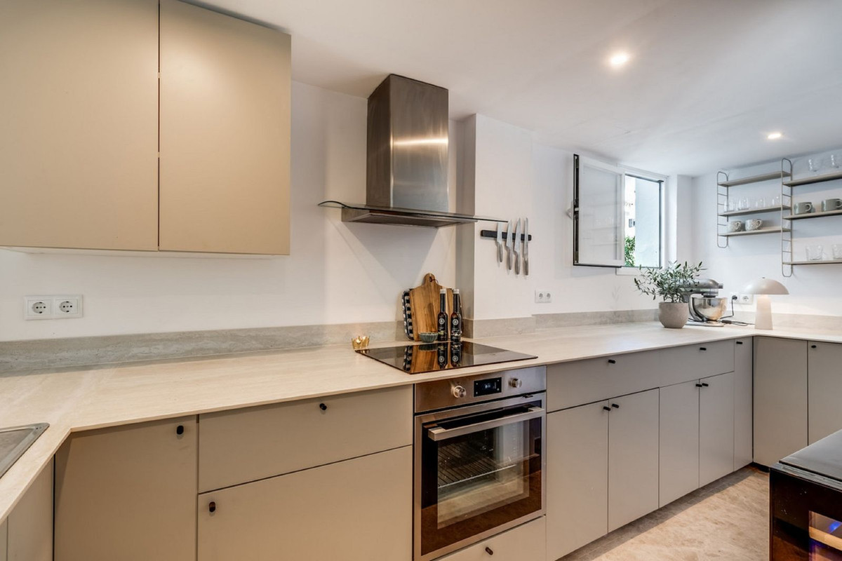 4 Bedroom Villa for Sale in Nueva Andalucía — 8