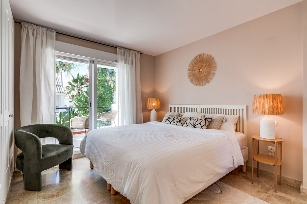 4 Bedroom Villa for Sale in Nueva Andalucía — 9