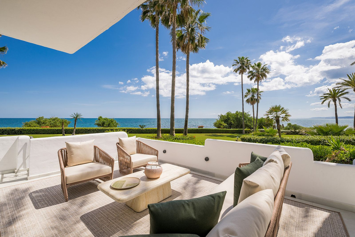 3 Bedroom Apartment for Sale in Estepona