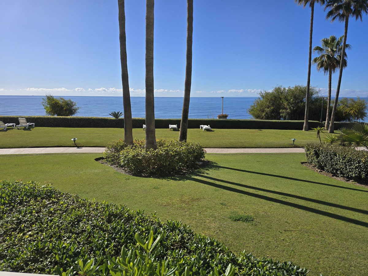 3 Bedroom Apartment for Sale in Estepona — 2