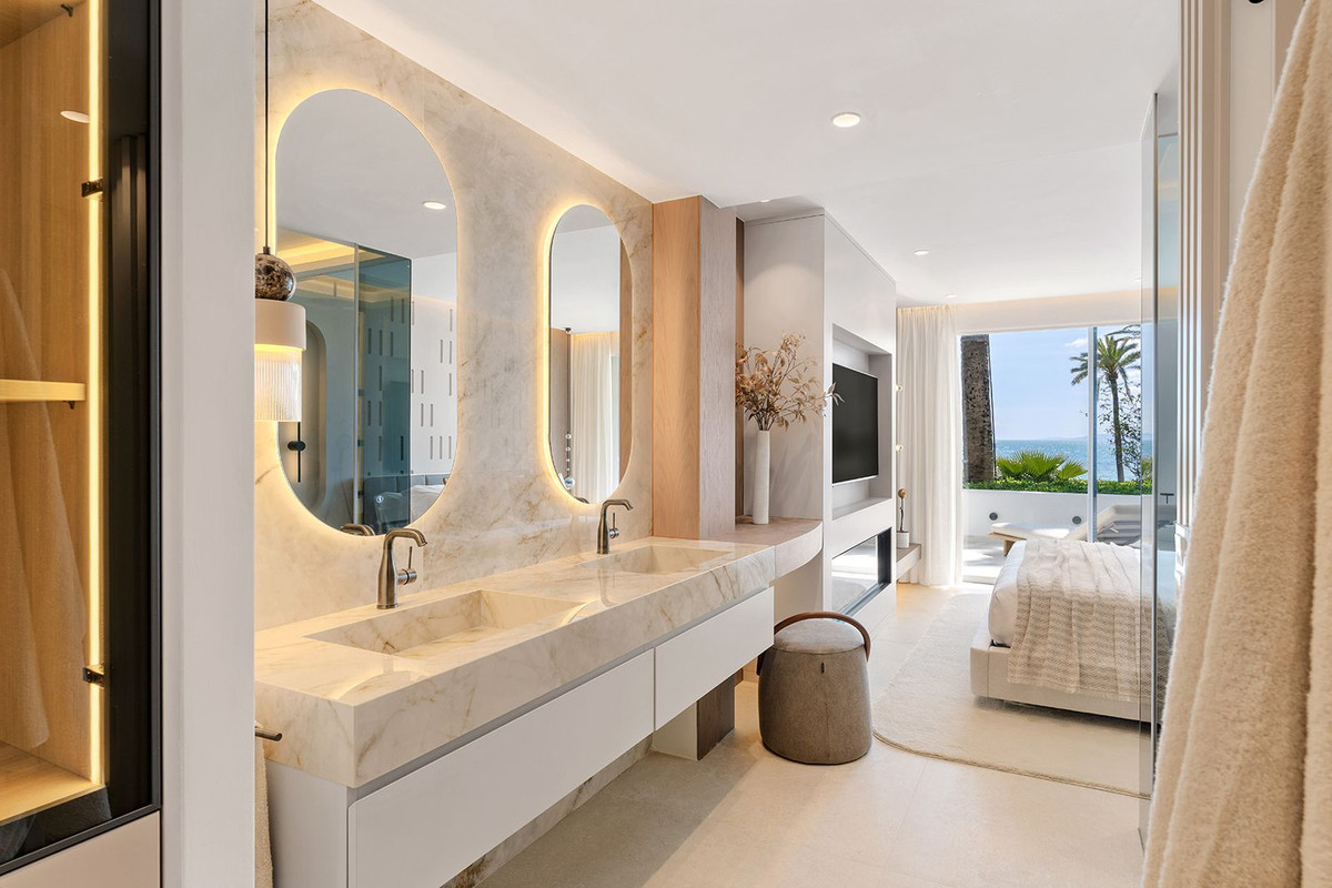 3 Bedroom Apartment for Sale in Estepona — view 11