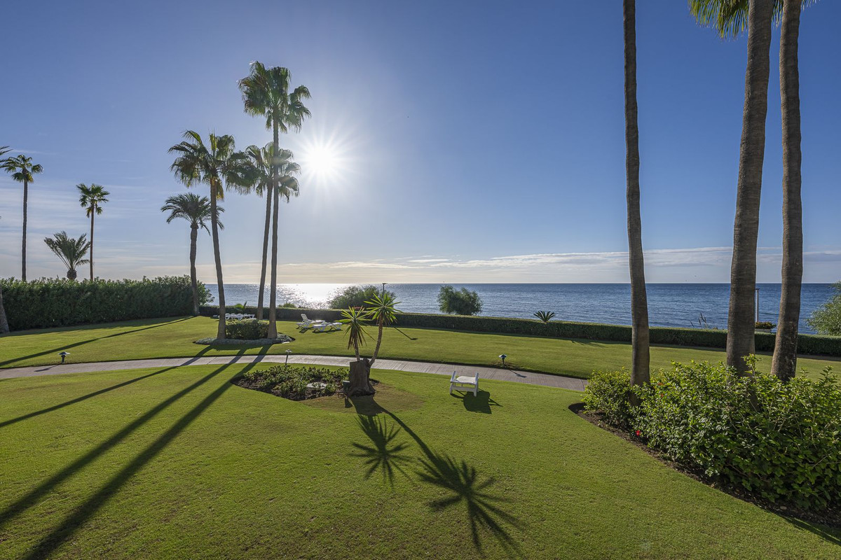 3 Bedroom Apartment for Sale in Estepona — 3