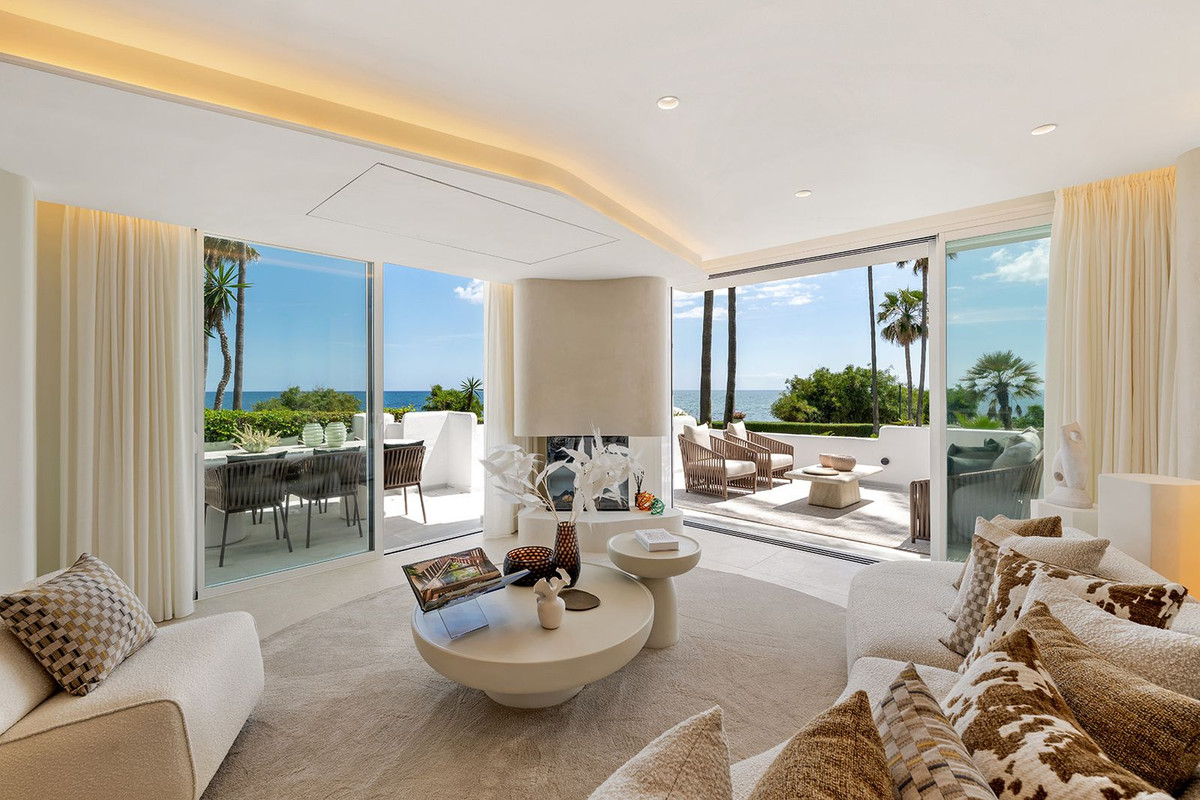 3 Bedroom Apartment for Sale in Estepona — 6