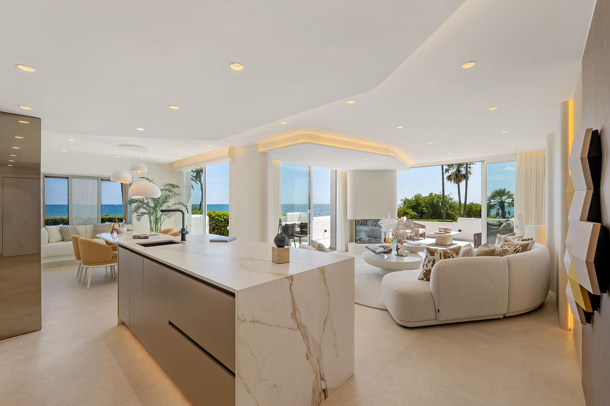 3 Bedroom Apartment for Sale in Estepona — 7