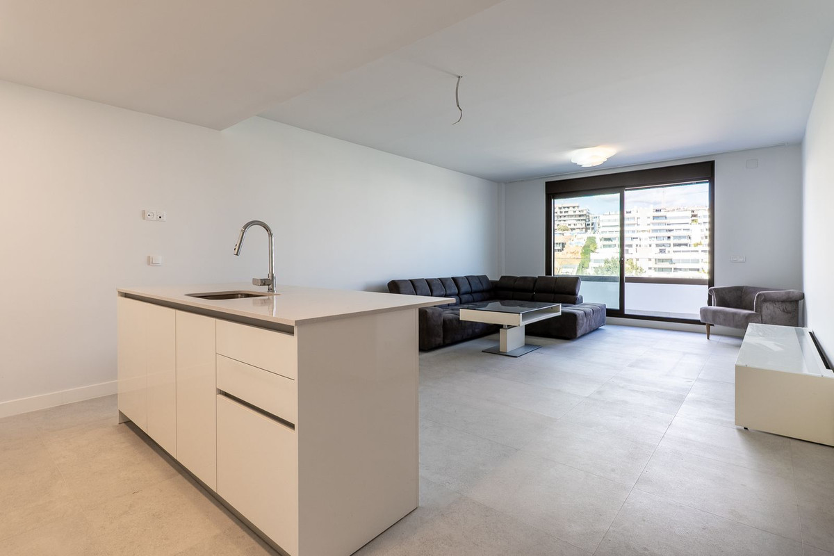 2 Bedroom Apartment for Sale in Estepona — 8
