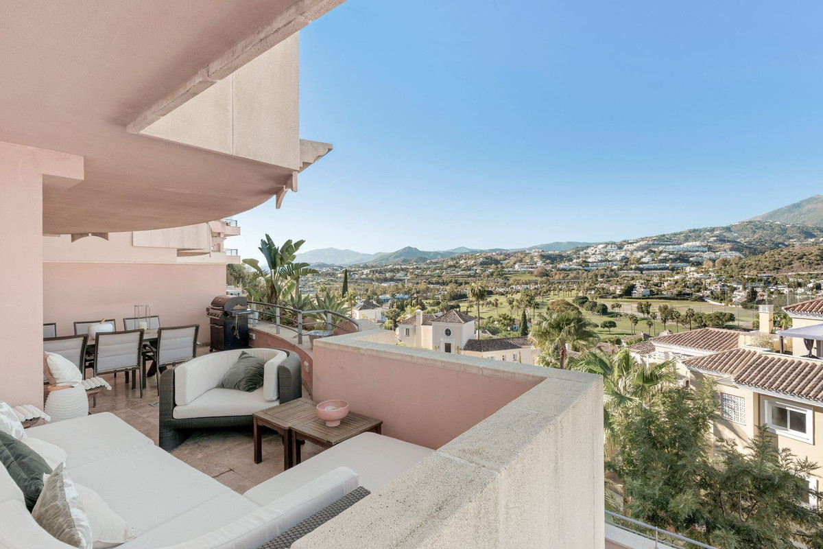 2 Bedroom Apartment for Sale in Nueva Andalucía — 2