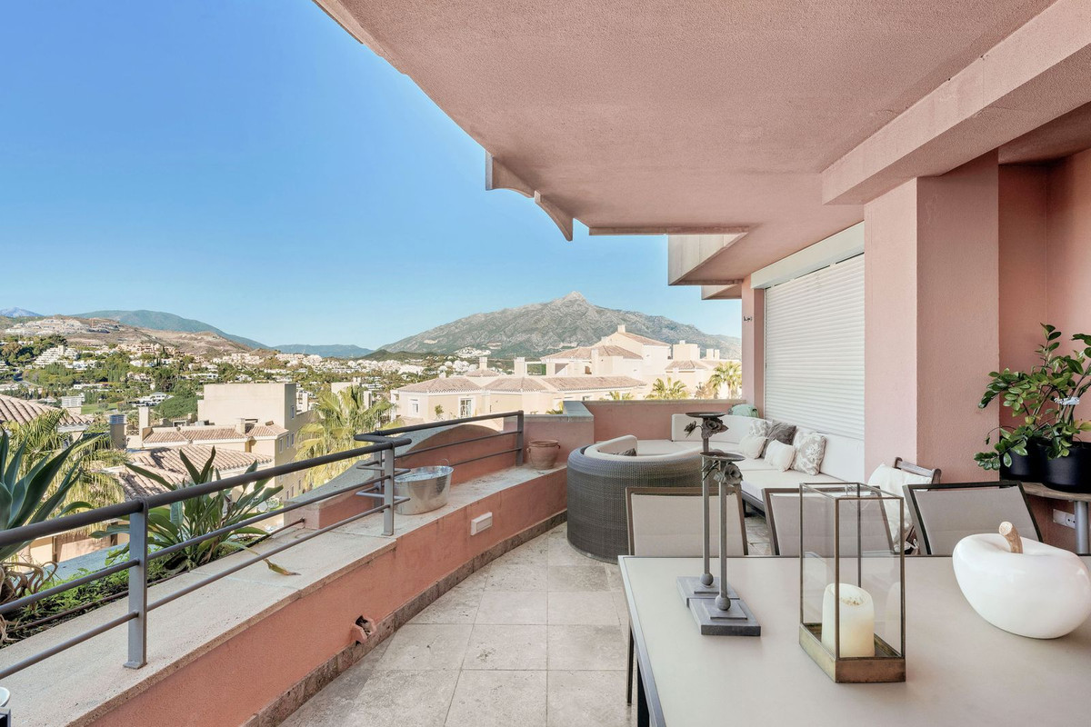 2 Bedroom Apartment for Sale in Nueva Andalucía — 4
