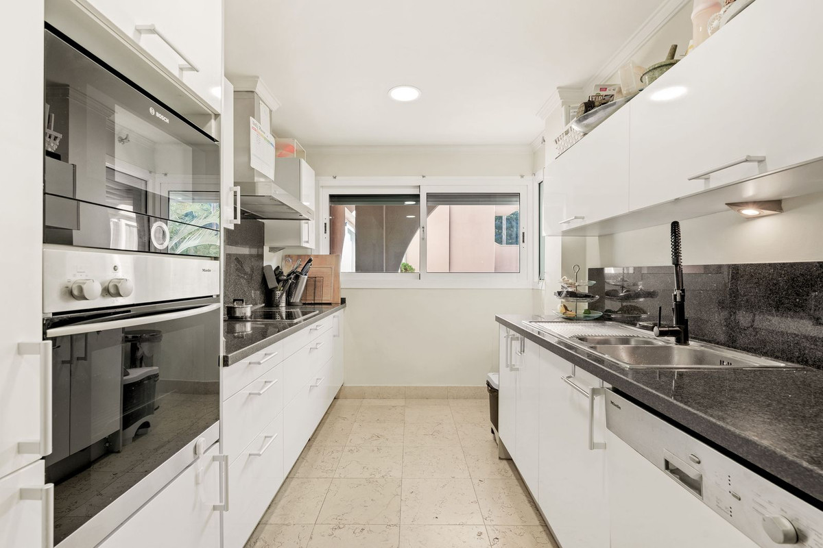 2 Bedroom Apartment for Sale in Nueva Andalucía — 9