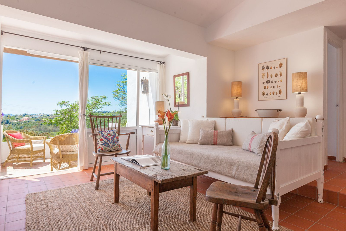 3 Bedroom Villa for Sale in Estepona — 2