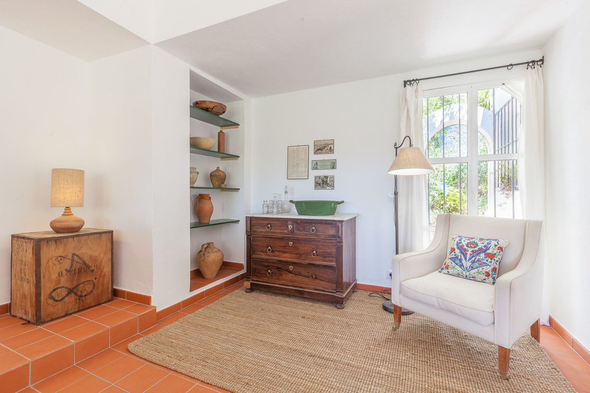 3 Bedroom Villa for Sale in Estepona — 8